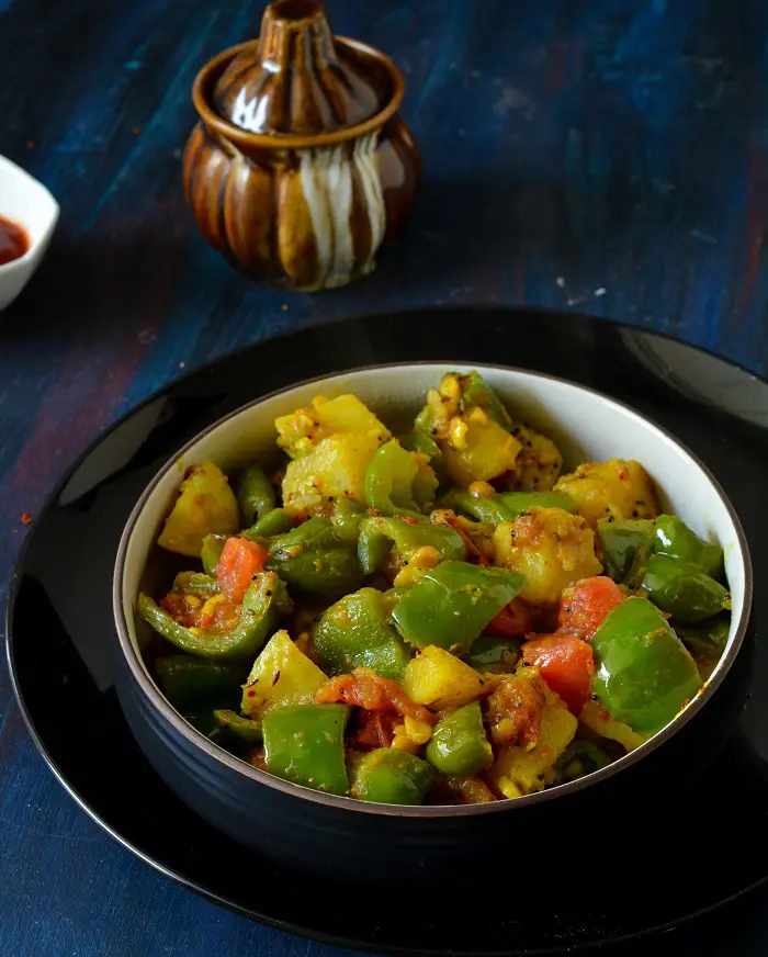 Make Shimla Mirch Aloo Sabji Capsicum Potato Curry Recipe +Video