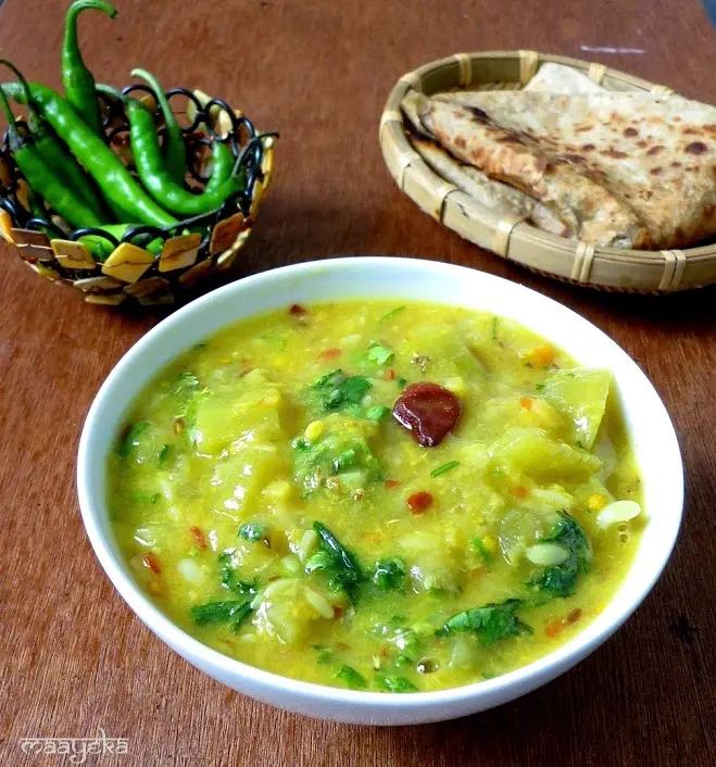 bottle gourd and yellow lentil curry