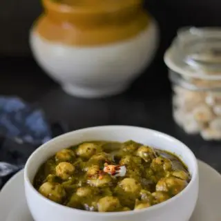 palak aur makhana sabzi