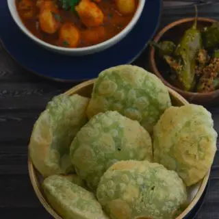 matar ki kachori