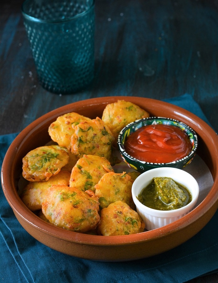 how-to-make-aloo-pakoda-i-aloo-bajji-recipe-i-potato-bhajiya-recipe