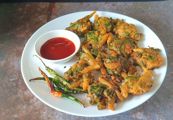 How To Make Palak Bhajiya |Kolhapur Special Palak Pakoda +Video » Maayeka