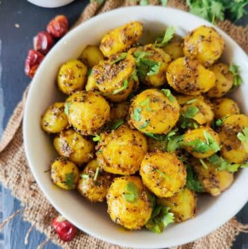 pahadi-aloo-ke-gutke-jakhiya-aloo