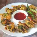 aloo-palak-lachcha-pakoda