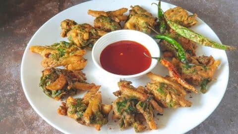 aloo-palak-lachcha-pakoda